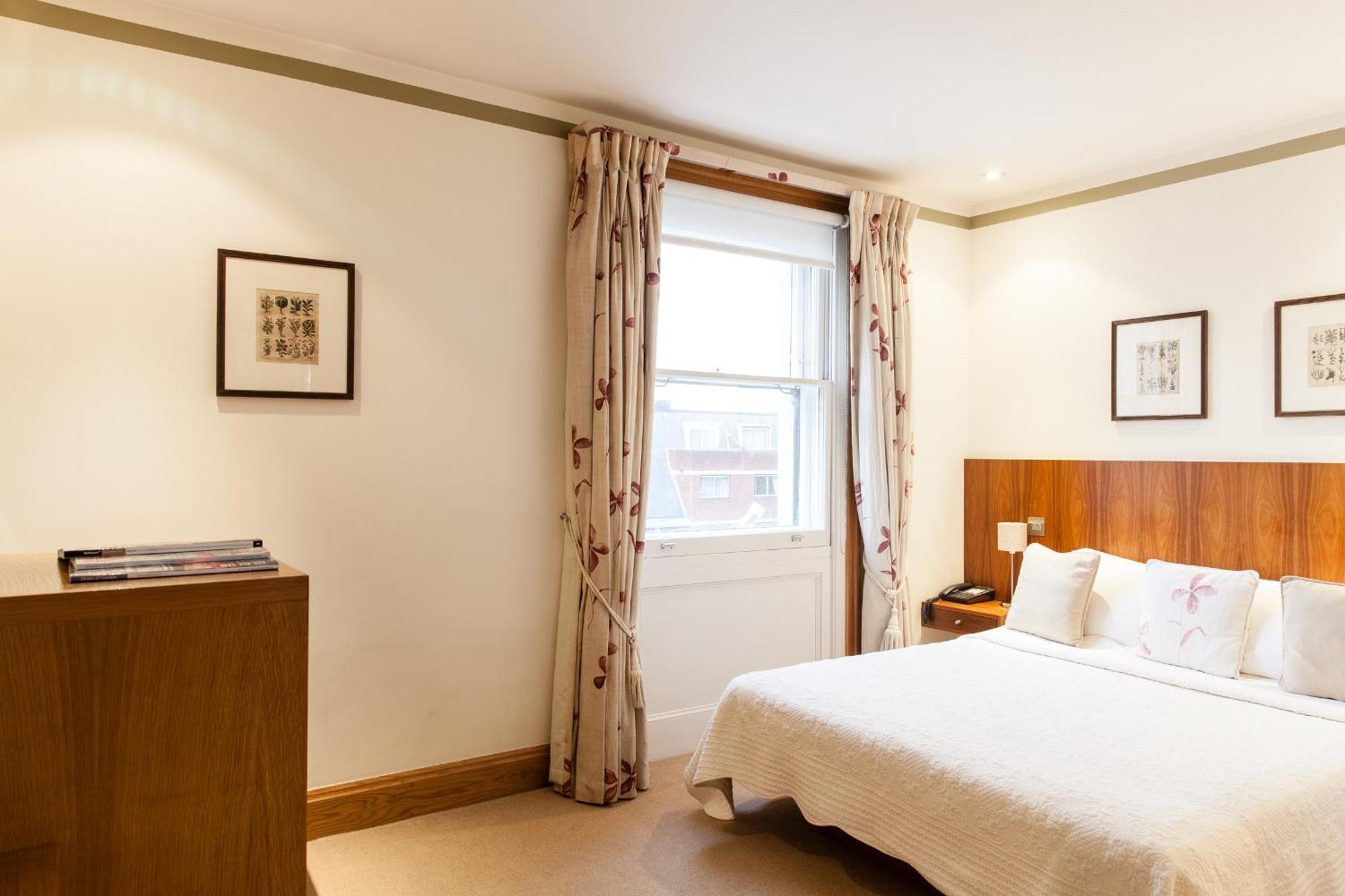 The Rockwell Hotel London Room photo